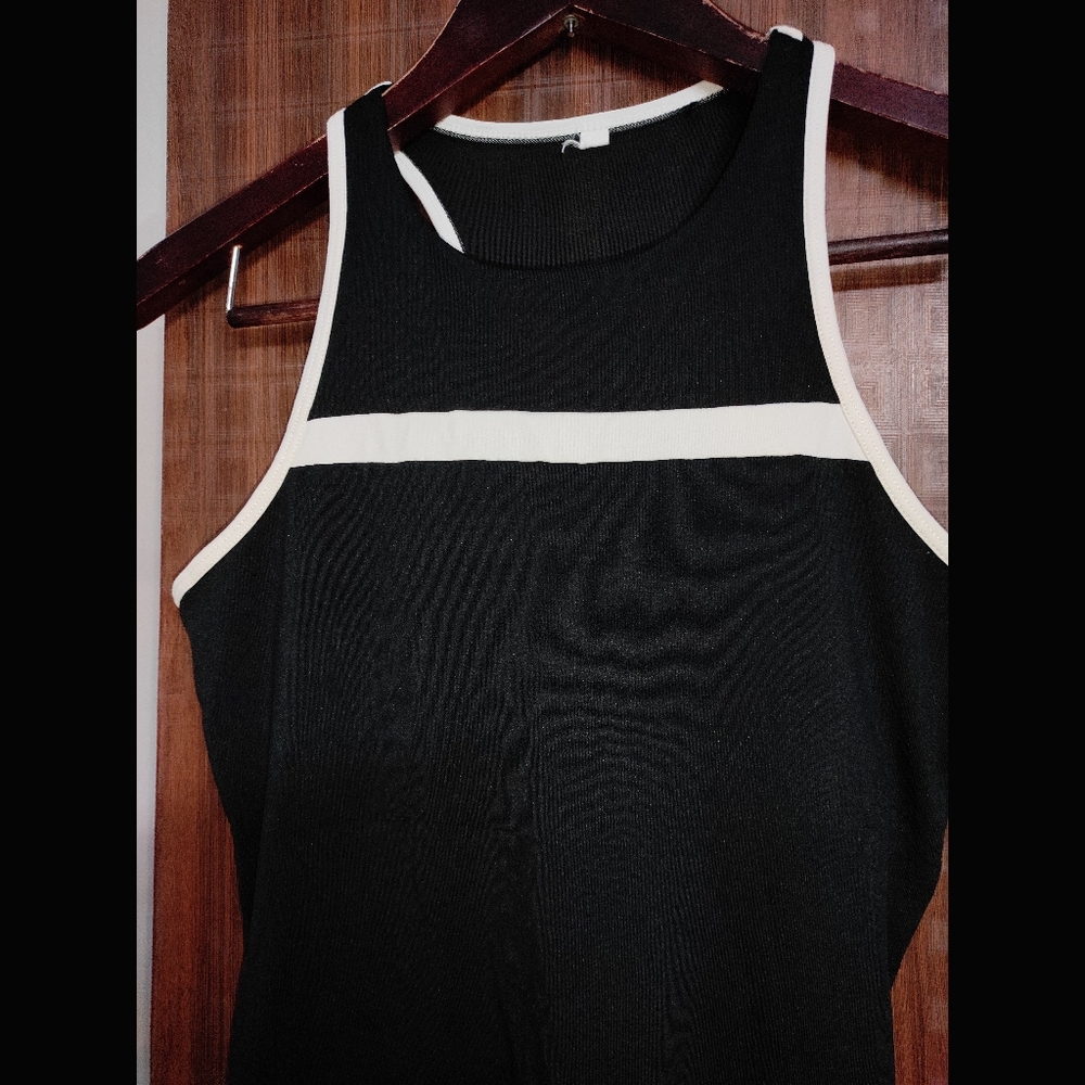 ❌SOLD❌Black Halter Neck Top 🖤🤍 - Picture 4 of 8
